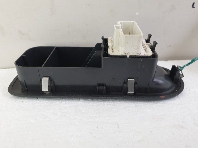 503988 Renault Clio 3, 2009, Bal Ablakemelő Kapcsoló, 8200356520