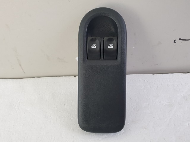 503988 Renault Clio 3, 2009, Bal Ablakemelő Kapcsoló, 8200356520