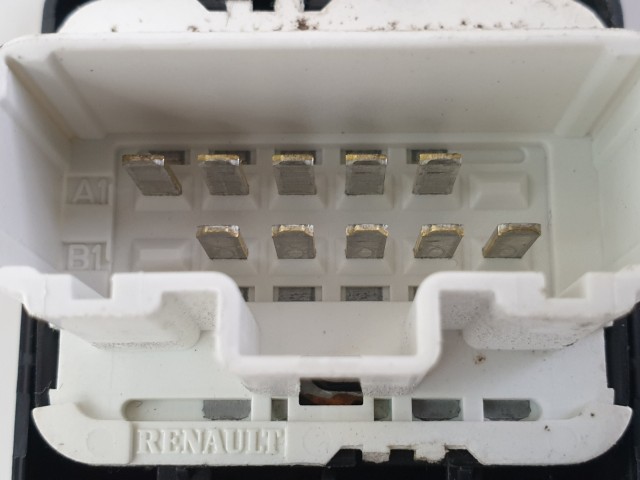 503988 Renault Clio 3, 2009, Bal Ablakemelő Kapcsoló, 8200356520