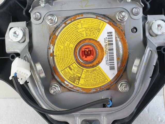 504539 Toyota Aygo 2008, Kormánylégzsák, Légzsák, 1 Csati, 3 Águ Kormányba