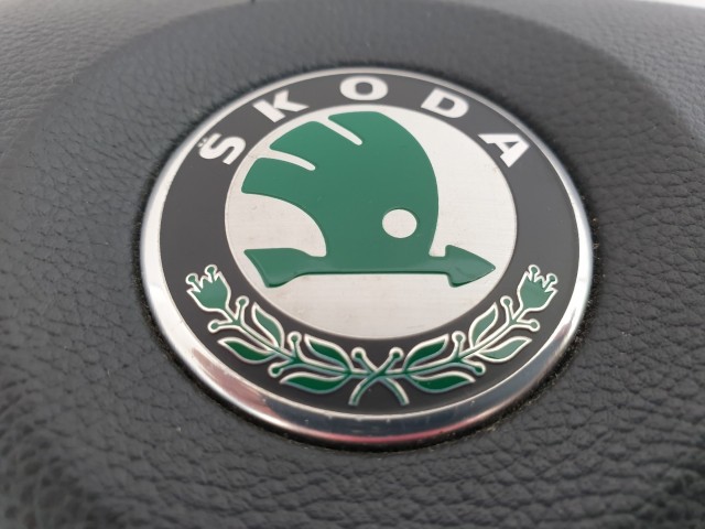 504604 Skoda Roomster 2007, Kormánylégzsák, Légzsák, 1 Csati, 4 Águ Kormányba