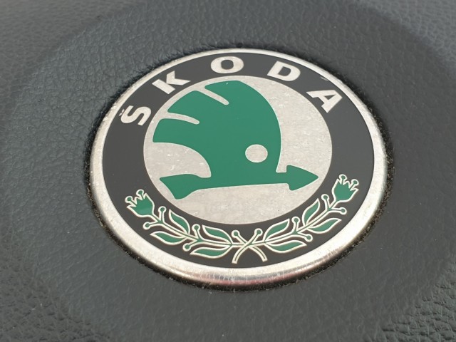 504606 Skoda Fabia 2, 2008, Kormánylégzsák, Légzsák,1 Csati, 4 Águ Kormányba