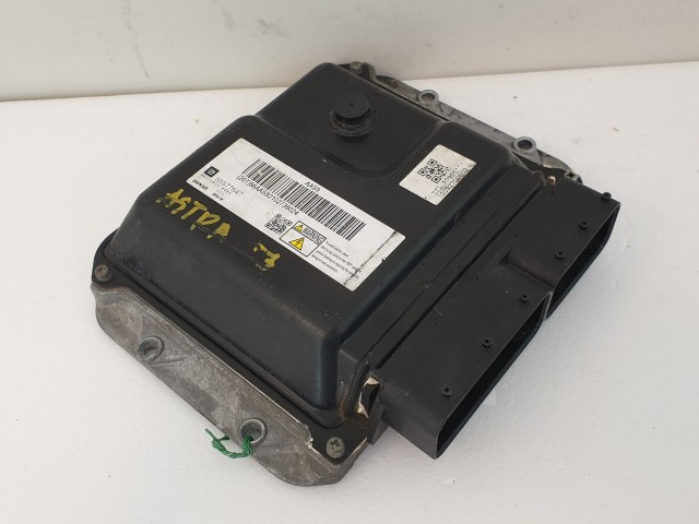 502980 Opel Astra J, 2013, Motorvezérlő, Ecu, 275800-8884, 55577647, Denso.