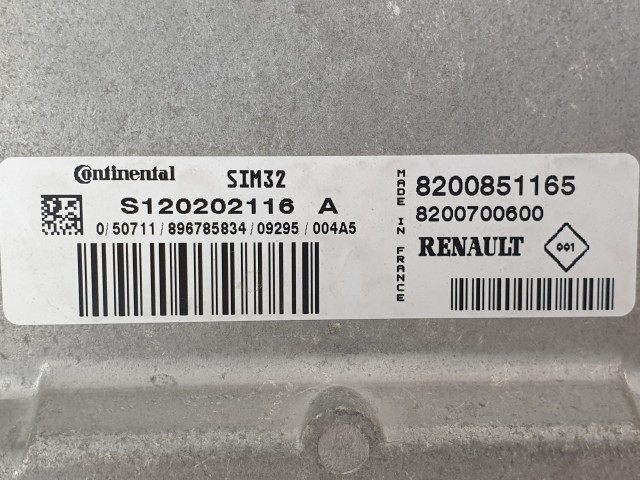  502988 Renault Clio 3, 2009, Motorvezérlő, Ecu, S120202116A, 8200851165, Continental.