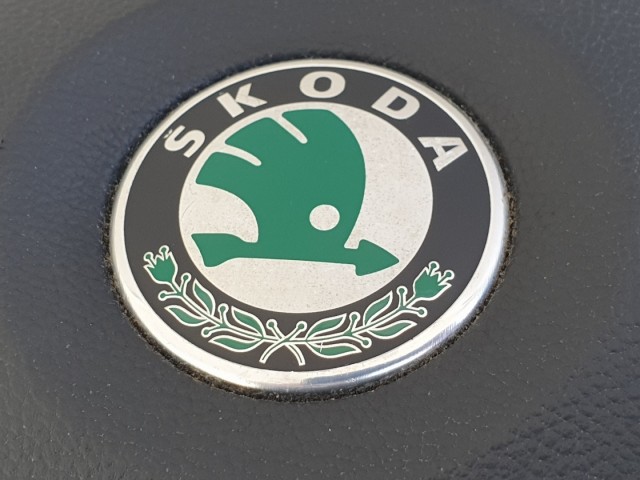 510714 Skoda fabia 2, 2008, Kormánylégzsák, Légzsák, 4 Águ Kormányba, 1 Csati.