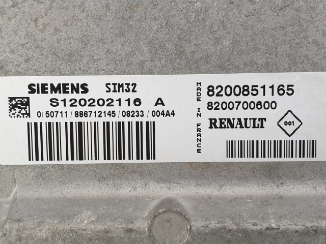 504328 Renault Clio 3, 2008, Motorvezérlő, ECU, S120202116A, 8200851165,  Siemens.