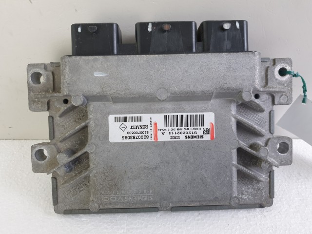 504330 Renault Clio 3, 2008, Motorvezérlő, Ecu, 8200783095, S120202114A, Siemens.