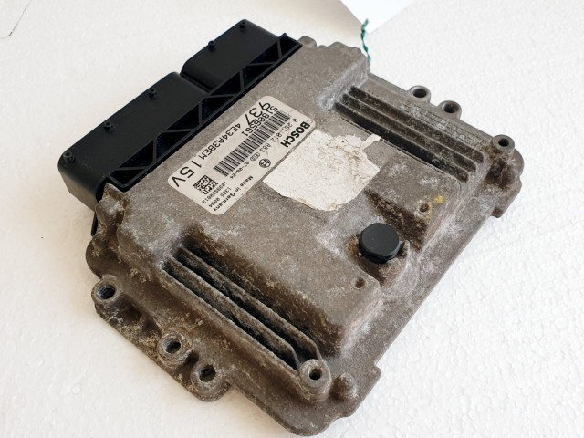 508676 Alfa Romeo GT, Motorvezérlő, Ecu, 0281012883, 51806561, Bosch.