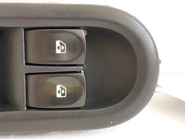 508174 Renault Clio 3, 2011, Ablakemelő Kapcsoló, 8201189453.