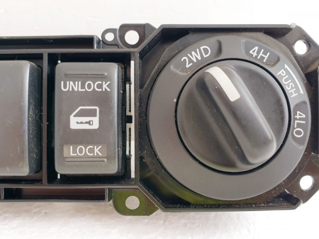 508213 Nissan Navara D40, Ülésfűtés Kapcsoló.