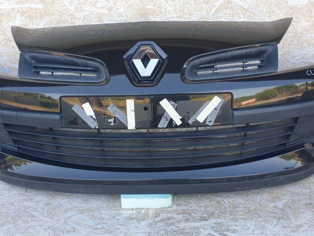 511391 Renault Clio 3, 2006, Első Lökhárító, 8200402106.
