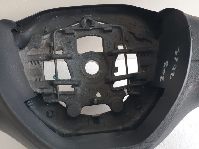 511437 Peugeot 208, 2013, Kormány.