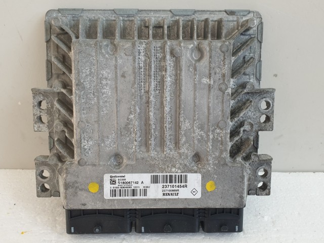 511374 Renault Megane 3, Motorvezérlő, 237101454R, S180067142A, Continental.