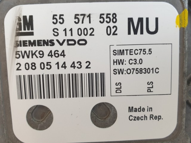 511384 Opel Zafira B, Motorvezérlő, Ecu, 55571558, 5WK9464, Siemens.