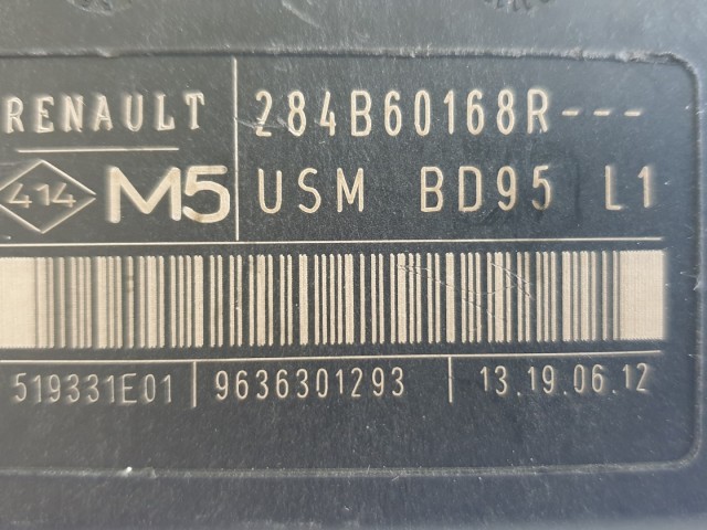 511405 Renault Megane 3, Biztosítéktábla, 284B60168R, USM, 