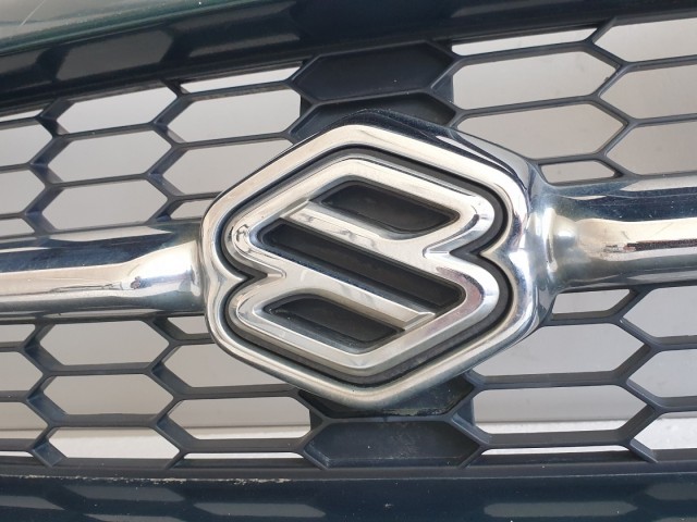 511426 Suzuki Grand Vitara, 2002, Hűtőrács, 72111-65DA0, Díszrács.