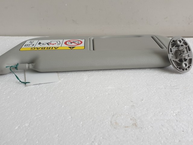 511506 Toyota Xaris 2015, Bal Oldali Napellenző, Tükörrel Szerelt.