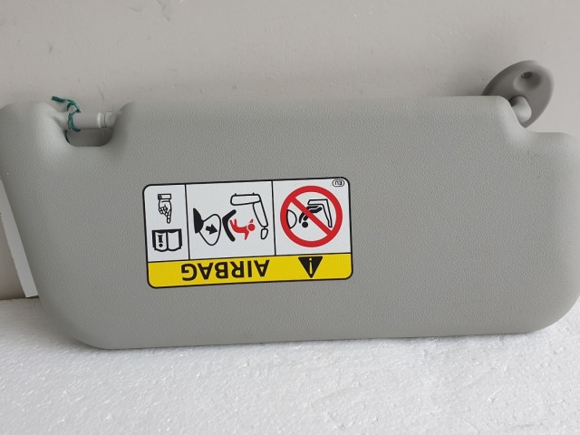 511506 Toyota Xaris 2015, Bal Oldali Napellenző, Tükörrel Szerelt.