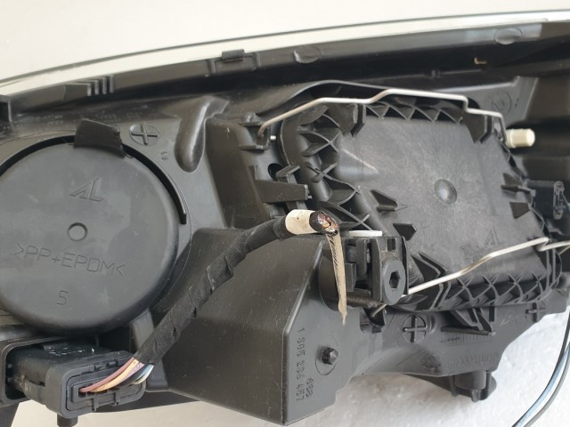 511537 Renault Megane 3, 2011, Jobb Első Lámpa Fényszóró, 260100018R.