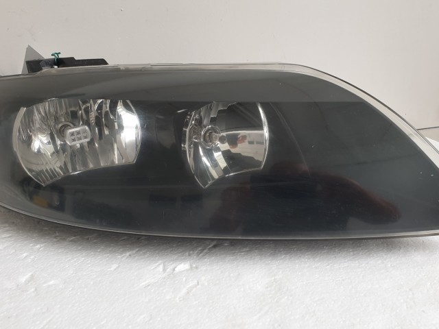 511646 Audi Q7, 2007, Jobb Első Lámpa, Fényszóró, 4L0941004K, Tartóval.