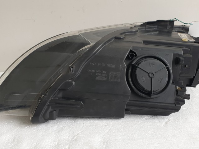 511646 Audi Q7, 2007, Jobb Első Lámpa, Fényszóró, 4L0941004K, Tartóval.
