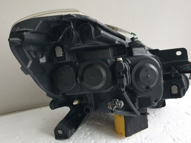 511656 Renault Clio 3, 2010, Bal Első Lámpa, Fényszóró, 8200775825.