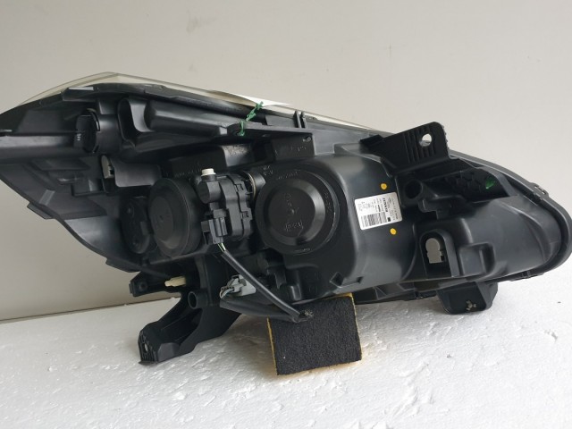 511656 Renault Clio 3, 2010, Bal Első Lámpa, Fényszóró, 8200775825.