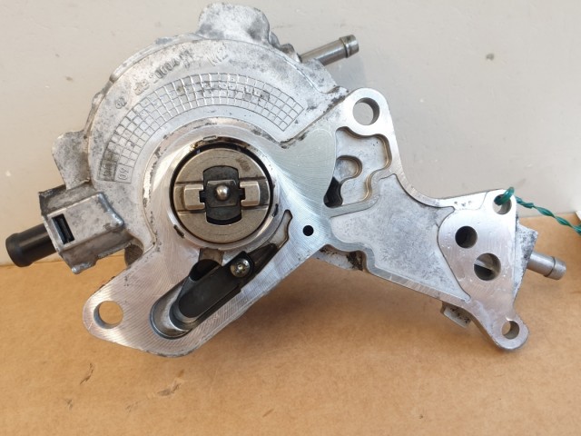 511929 Audi A4, A6, A3, Luk 038 145 209 N, Vákumpumpa, Tandempumpa