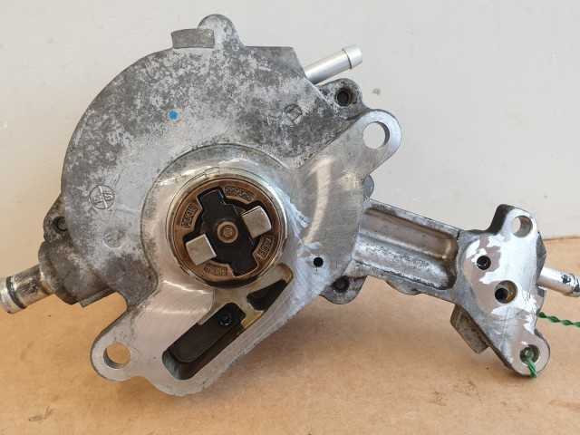 511933 Audi A4, Bosch 038 145 209 M, Vákumpumpa, Tandempumpa