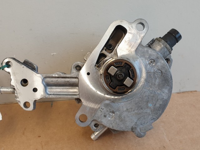 511937 Audi A4, A6 Bosch 038 145 209 M, Vákumpumpa, Tandempumpa