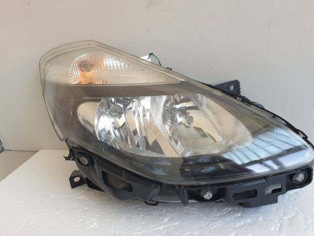 512073 Renault Clio 3, 2011, Jobb Első Fényszóró, Lámpa, 8200851934.
