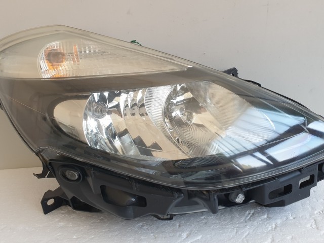 512073 Renault Clio 3, 2011, Jobb Első Fényszóró, Lámpa, 8200851934.