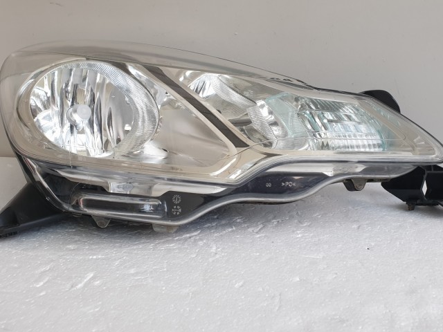 512081 Citroen DS3, 2011, Jobb Első Fényszóró Lámpa, 9677038180.