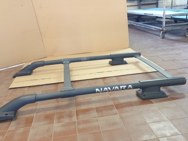 512238 Nissan Navara  D40, 2008, Tetősín. Kompletten.