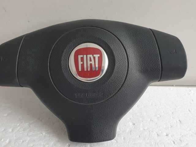 512261 Fiat Sedici 2010, Kormánylégzsák, Légzsák, 1 Csati, 3 Águ Kormányba.