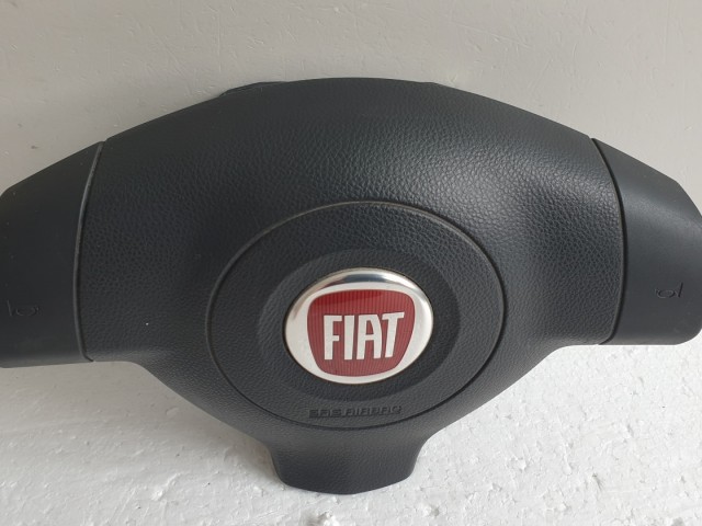 512261 Fiat Sedici 2010, Kormánylégzsák, Légzsák, 1 Csati, 3 Águ Kormányba.