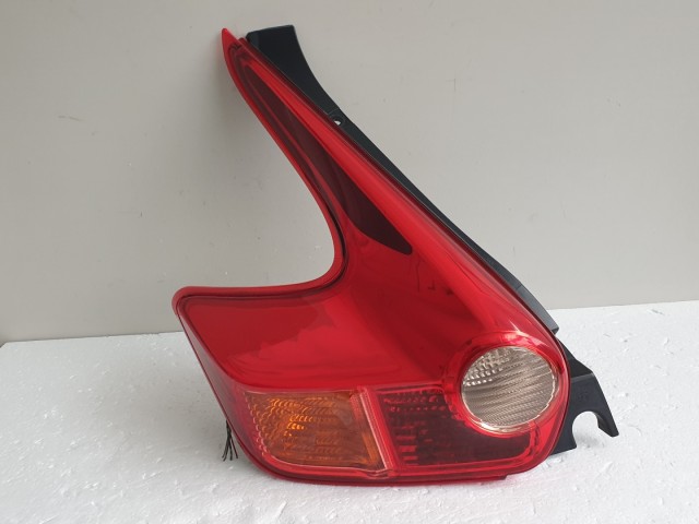 512280 Nissan Juke 2013, Bal Hátsó Lámpa.