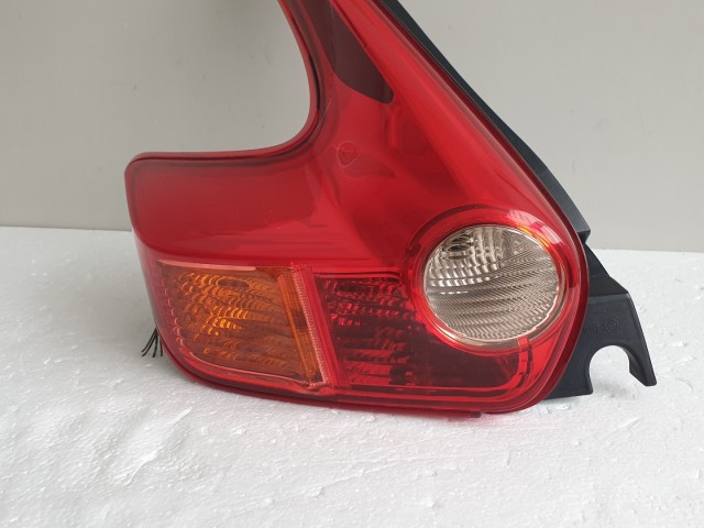 512280 Nissan Juke 2013, Bal Hátsó Lámpa.