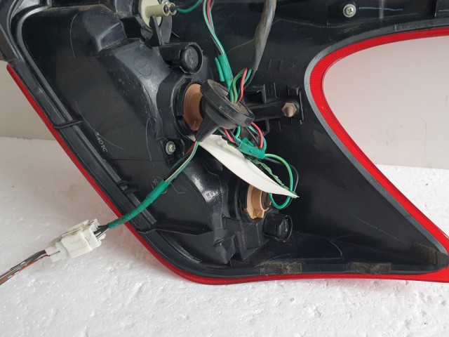 512280 Nissan Juke 2013, Bal Hátsó Lámpa.
