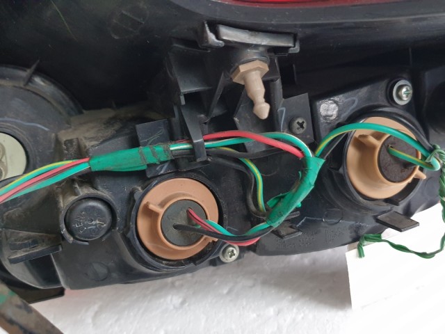512280 Nissan Juke 2013, Bal Hátsó Lámpa.