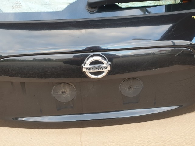 512315 Nissan Juke 2013, Csomagtérajtó, Komletten, Fekete.