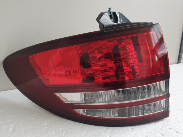 512129 Toyota Previa 2005, Bal Hátsó Lámpa, 28-171.