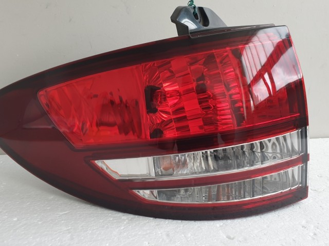 512129 Toyota Previa 2005, Bal Hátsó Lámpa, 28-171.