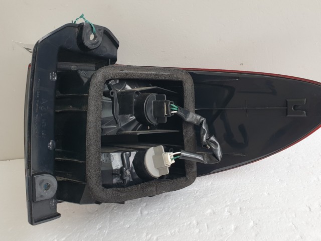 512129 Toyota Previa 2005, Bal Hátsó Lámpa, 28-171.