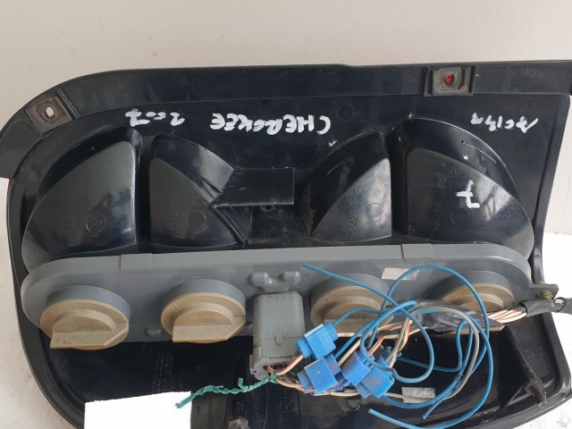 512137 Jeep Cherokee KJ, 2007, Jobb Hátsó Lámpa.