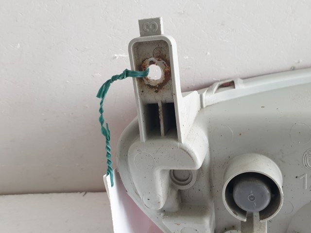 512139 Mazda 5, 2009, Jobb Hátsó Ködlámpa Lökhárítóba. CD8551650.