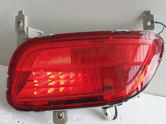 512139 Mazda 5, 2009, Jobb Hátsó Ködlámpa Lökhárítóba. CD8551650.