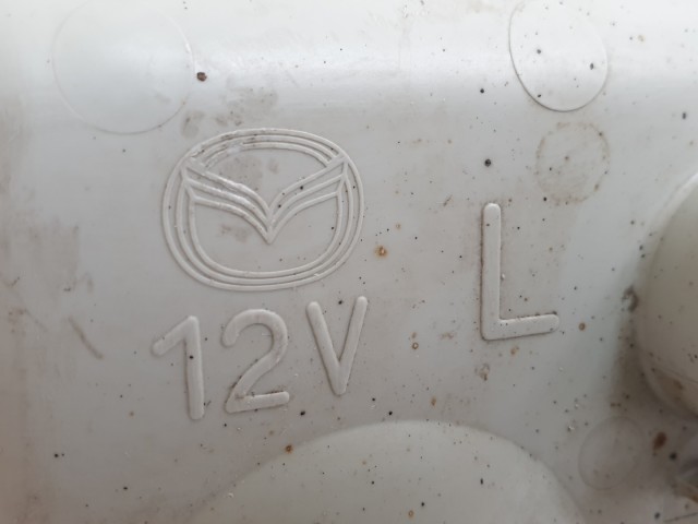 512140 Mazda 5, 2009, Bal Hátsó Ködlámpa Lökhárítóba. CD8551660.