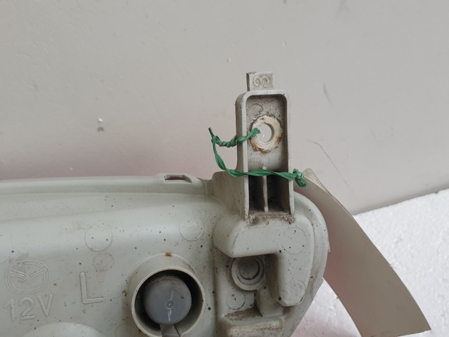 512140 Mazda 5, 2009, Bal Hátsó Ködlámpa Lökhárítóba. CD8551660.