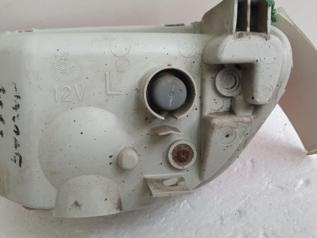 512140 Mazda 5, 2009, Bal Hátsó Ködlámpa Lökhárítóba. CD8551660.